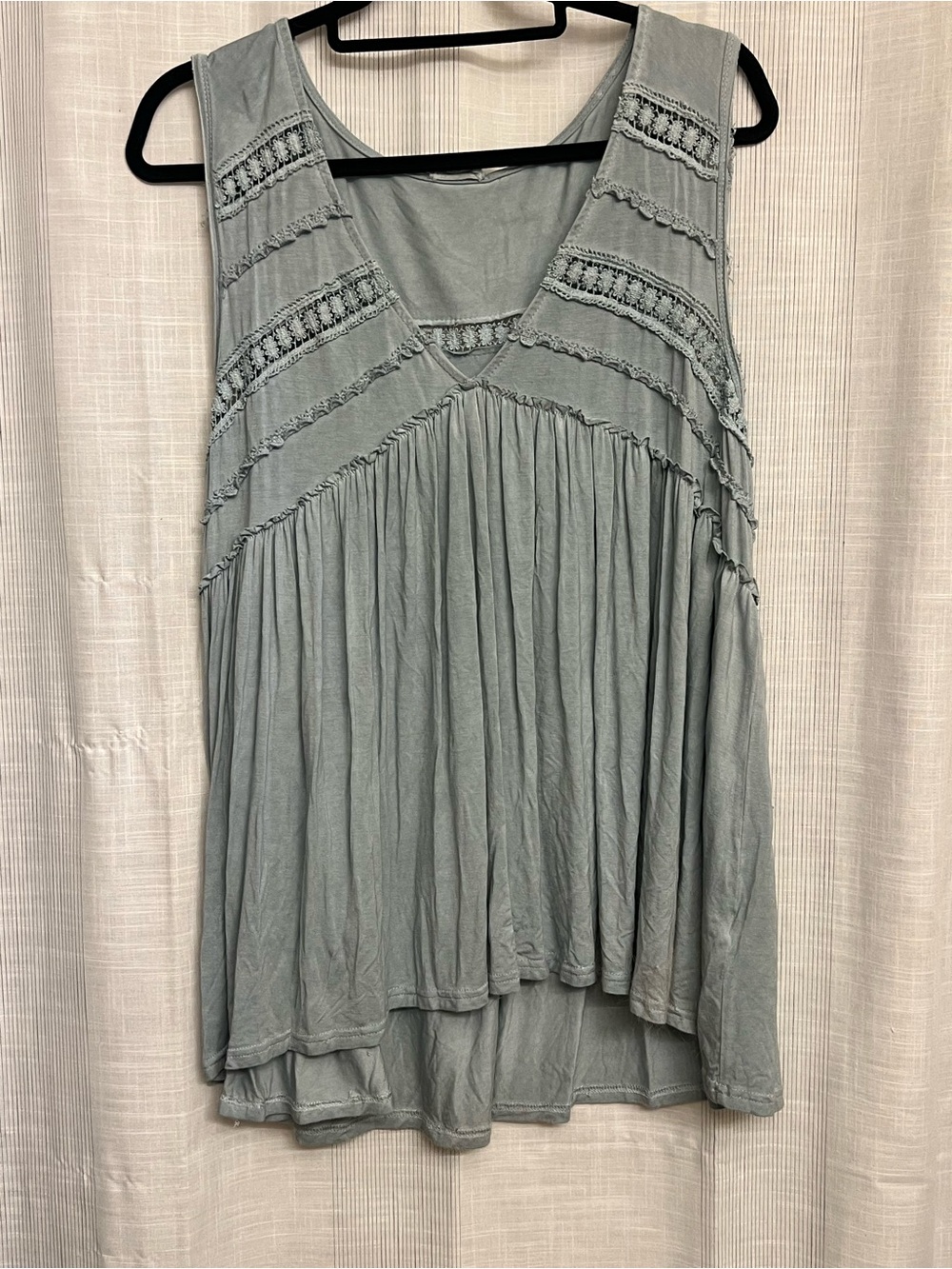 Really pretty faded blue/grey top! The fade is its natural hue